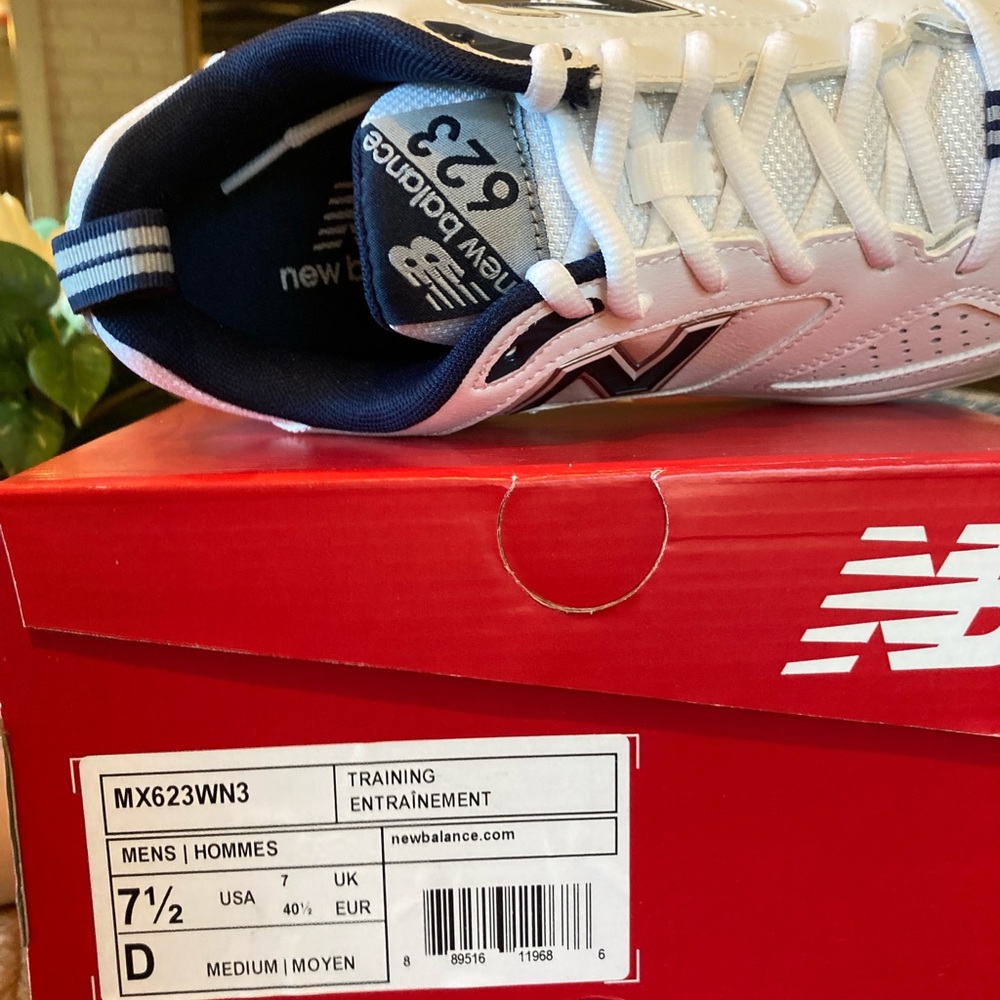 New balance mens shoe 623 size 7 1/2 - LEFT ONLY